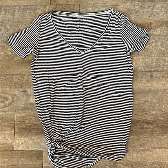 Mudd Black and White Striped V-Neck Tee - Picture 1 of 4